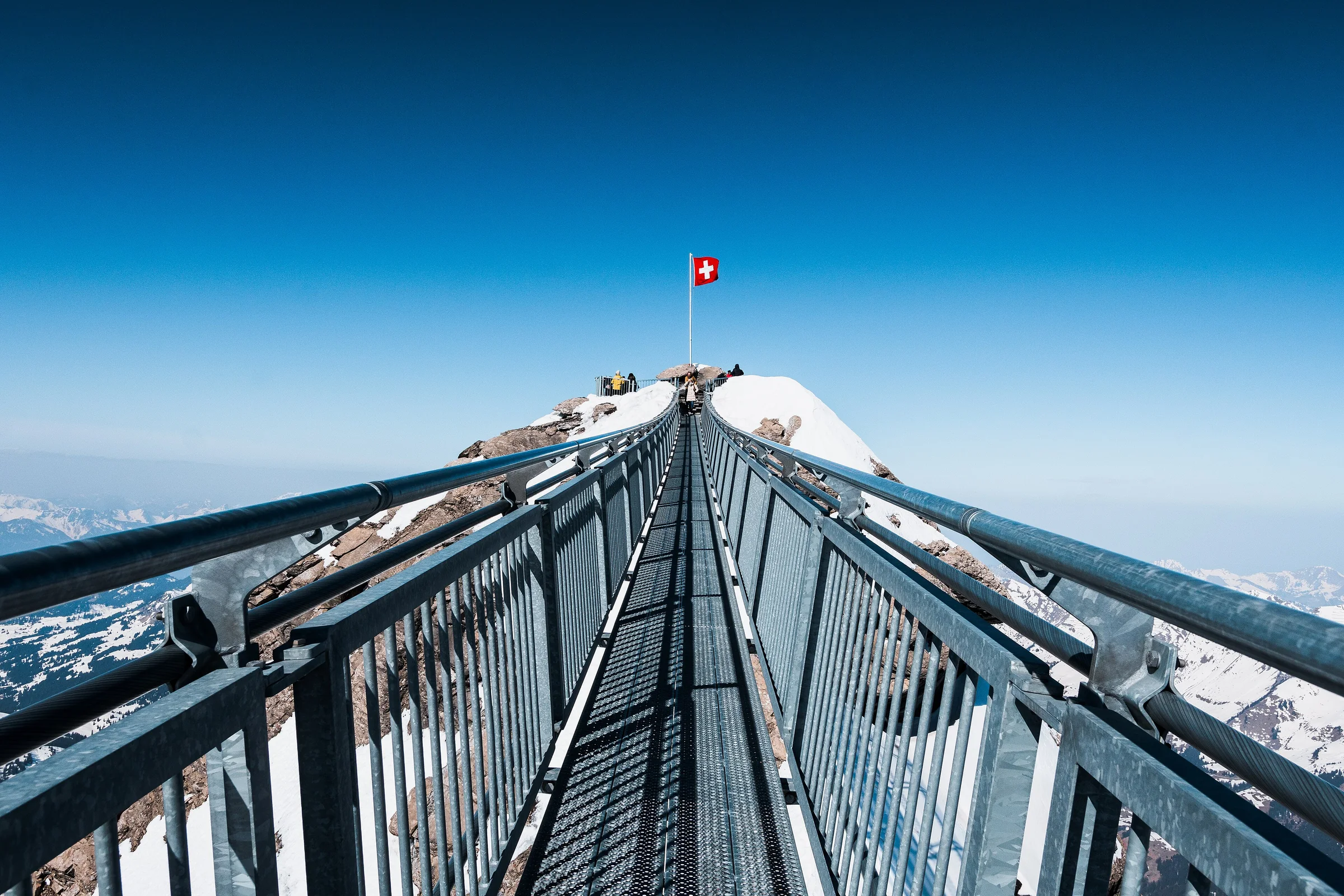 Passerelle et sommets de Glacier 3000