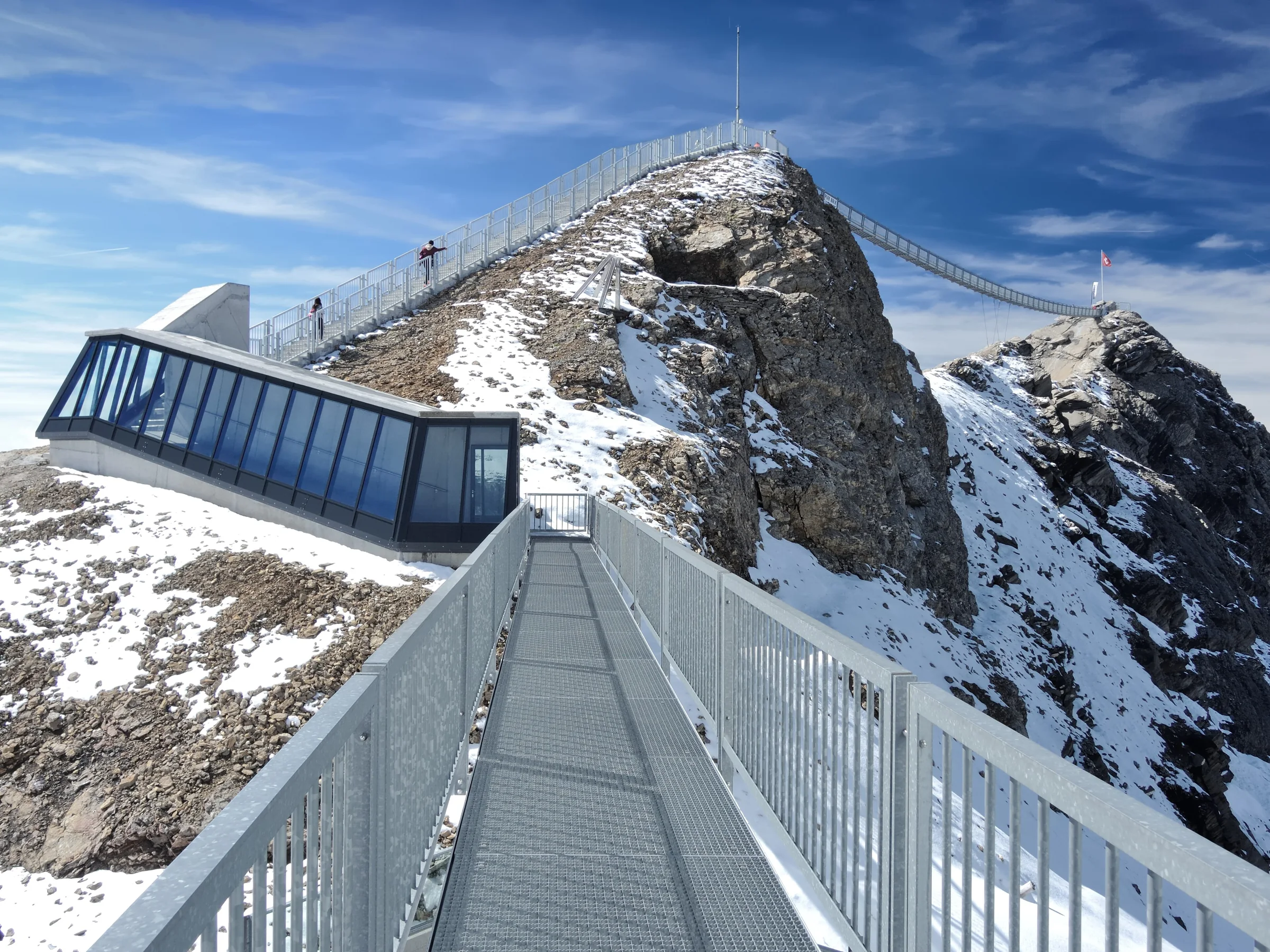 Peak Walk entre les sommets de Scex Rouge